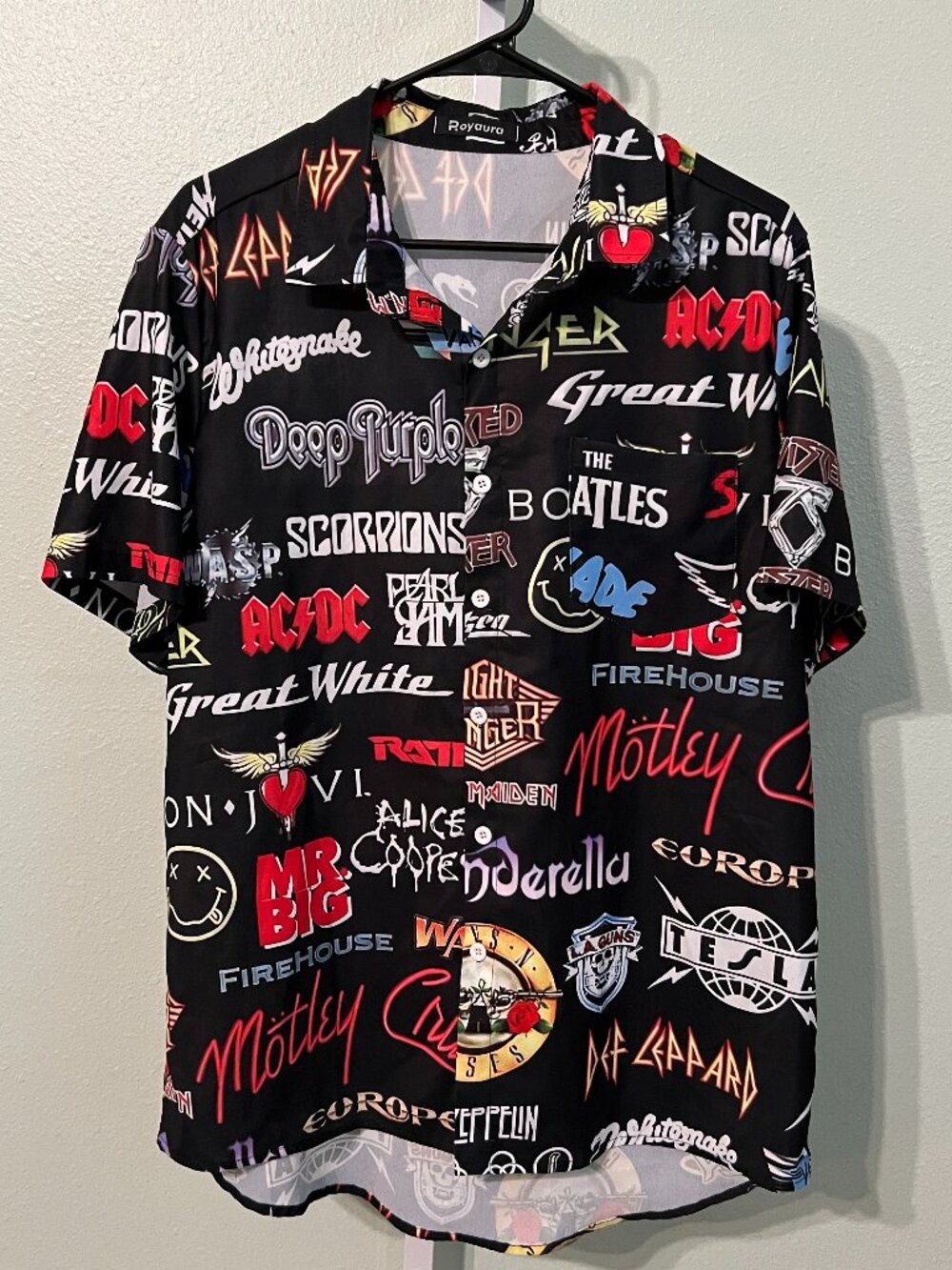Royaura Men's Rock Band Logo Print Short Sleeve Hawaiian Shirt SZ Med